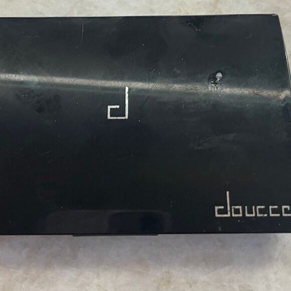 doucce eyeshadow palette gently used - Picture 2 of 4